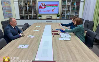 Еще 2 претендента в президенты Беларуси принесли свои документы в ЦИК