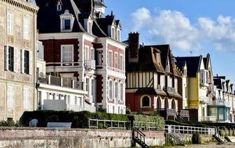 Жители Майорки "оккупировали" пляж, протестуя против туризма