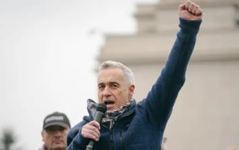 ЦИК Румынии не допустил лидирующего в опросах Джорджеску к выборам президента