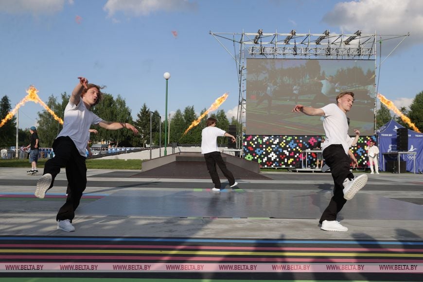 Красочный фейерверк юбилейного ХХ культурно-спортивного фестиваля «Вытокi» в Пружанах