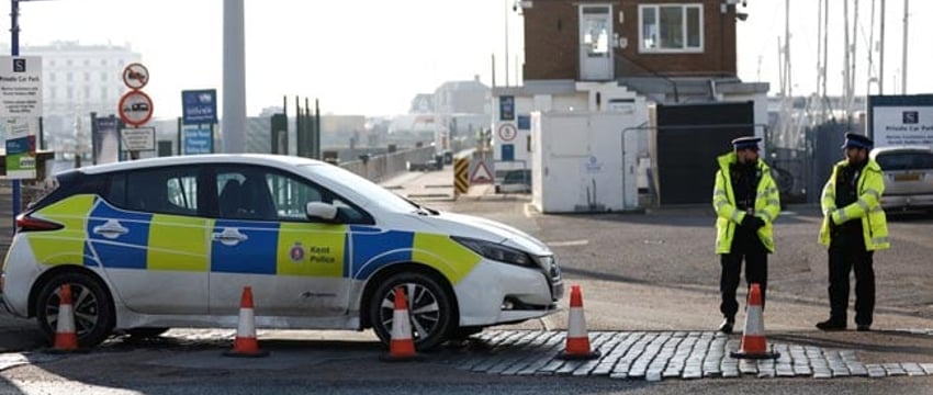 17-летний парень арестован в Великобритании после нападения на гурдвару с применением холодного оружия: полиция