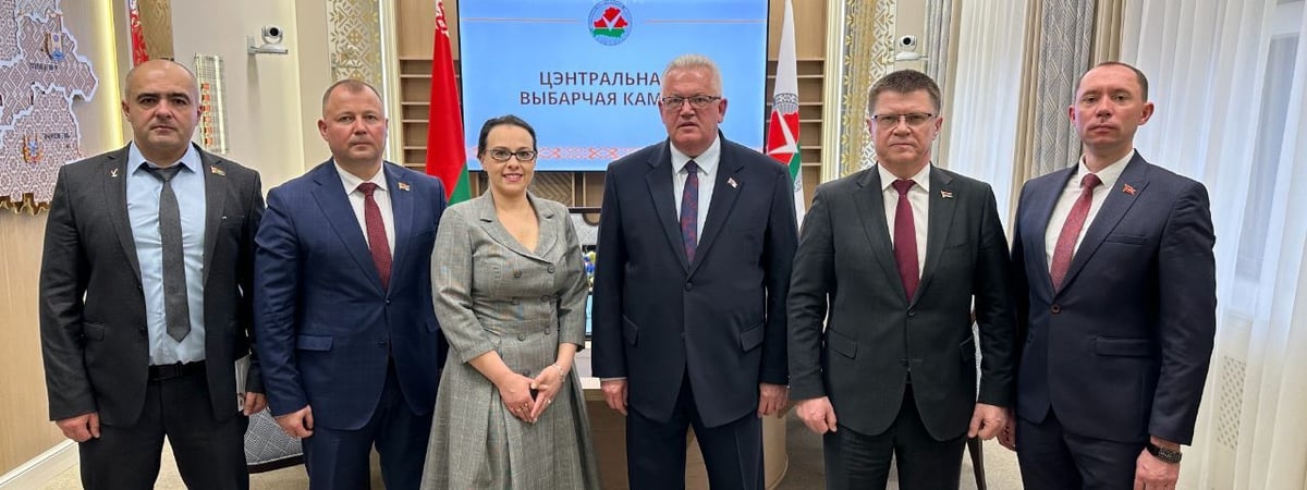 Канопацкая показала «приятные мелочи», которые ЦИК подарил проигравшим кандидатам на выборах — Фото