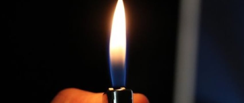 Посетитель ресторана подпалил другому мужчине волосы — ему не понравилось, как тот одет. Случай в Беларуси