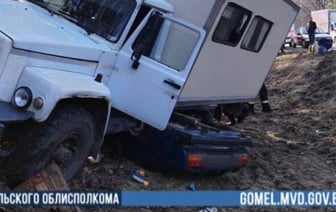 Трагедия на трассе М-10: водитель ВАЗ погиб в результате аварии