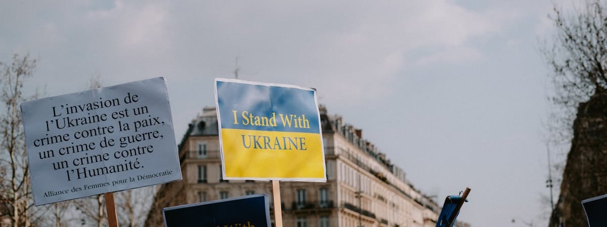 Париж ведет переговоры с Киевом о добыче полезных ископаемых для ВПК Франции