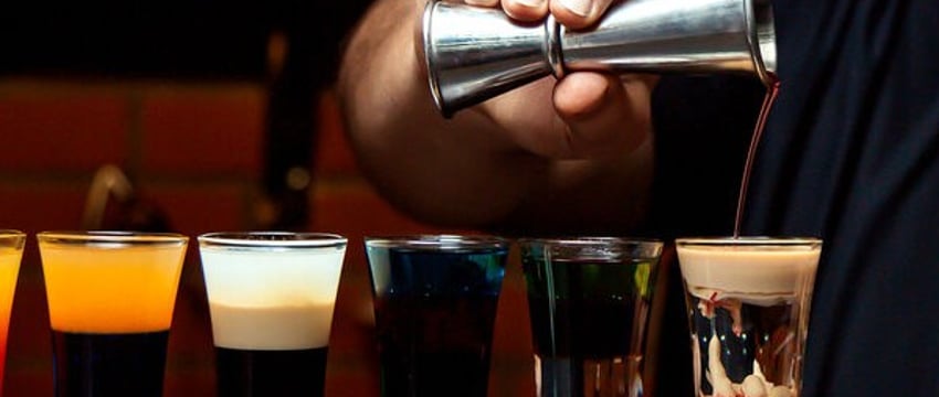 Девушка на спор выпила 20 шотов в баре и впала в кому
