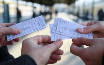 Мужчина заработал больше 35 000 на перекупке билетов, и его ждет суд