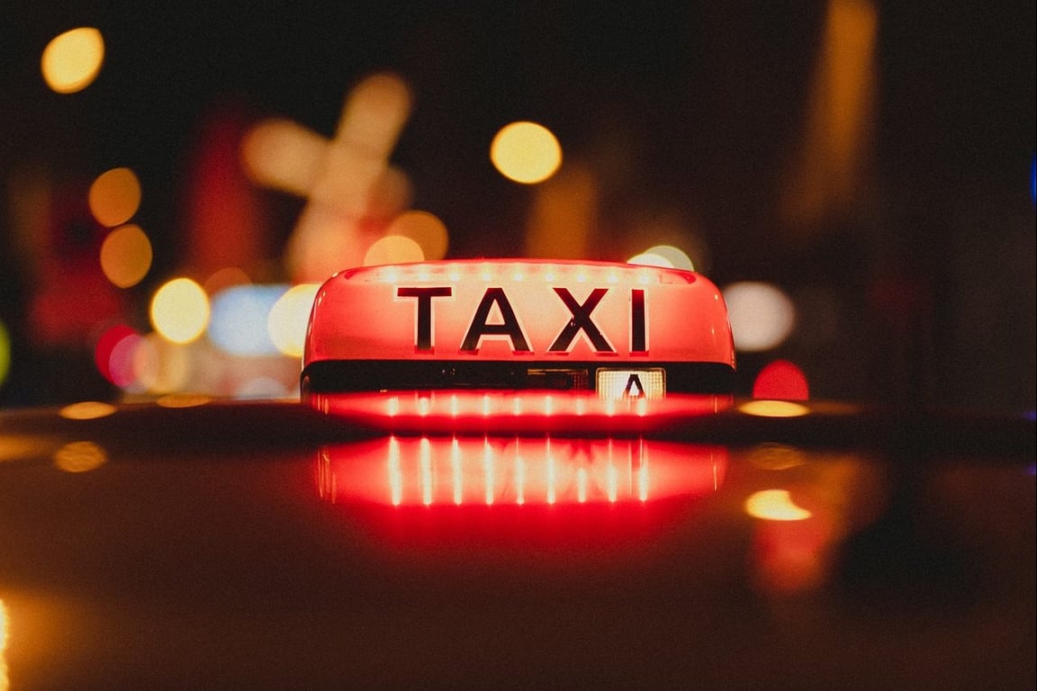 знак такси. шашечки. фото pixabay.com