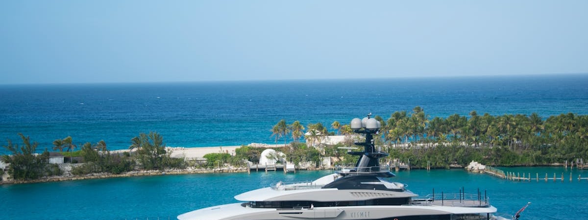 Глава известного банка пропал без вести при крушении яхты на Сицилии