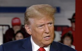 Трамп: Россия – это военная машина, победившая Наполеона и Гитлера