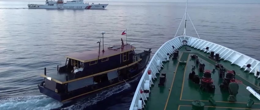 Филиппинский Корабль Столкнулся С Китайским Судном В Спорном Южно-Китайском Море
