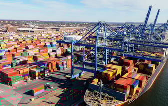 Йеменские хуситы нанесли ракетный удар по торговому судну в Красном море