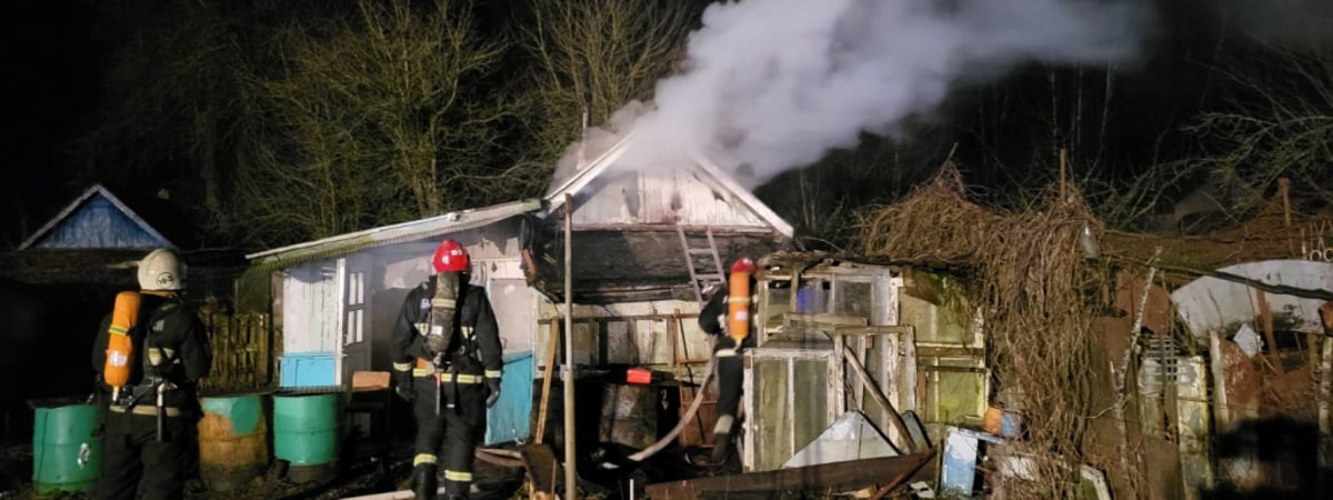 Бабушка собрала угли и оставила их в ведре — какие пожары произошли в Гродненской области за выходные