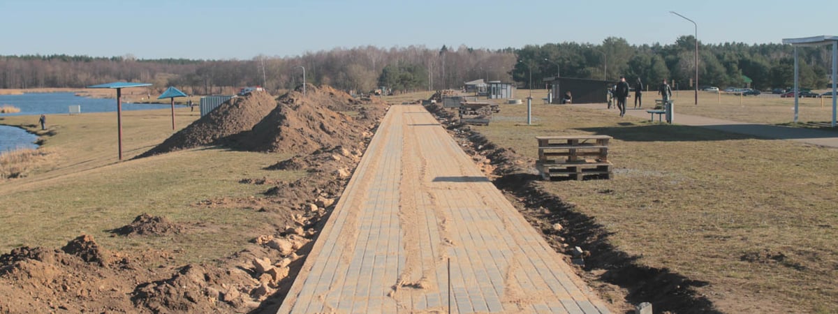 В Гродно благоустраивают территорию Юбилейного озера