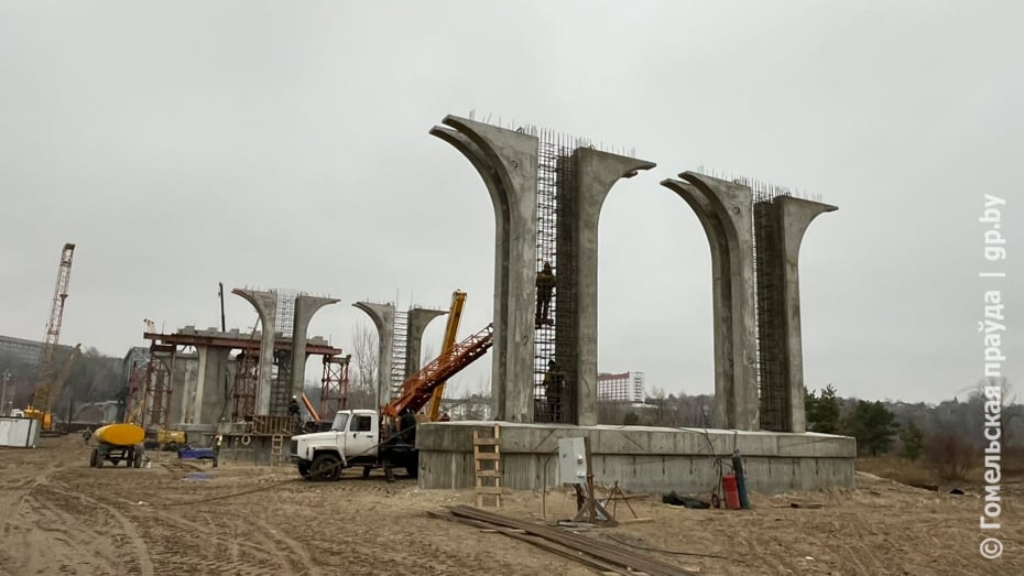 В Мозыре продолжается стройка самого длинного моста в Беларуси — посмотрите, каким он будет