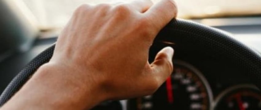 Белорус арендовал каршеринг на чужое имя, чтобы полечить зубы. Чем для него это обернулось?
