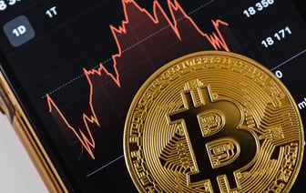 Золото дорожает на фоне возросших геополитических рисков