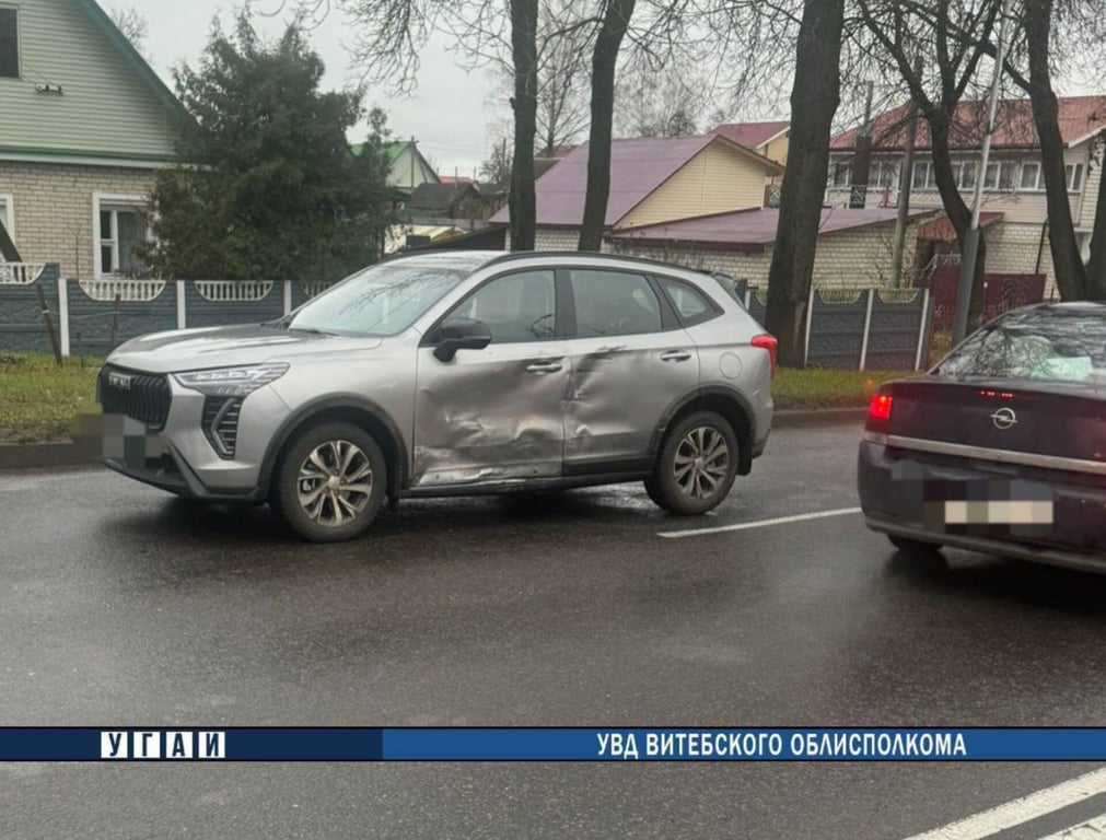 В Витебске столкнулись три авто, один из водителей в больнице. Фото ГАИ