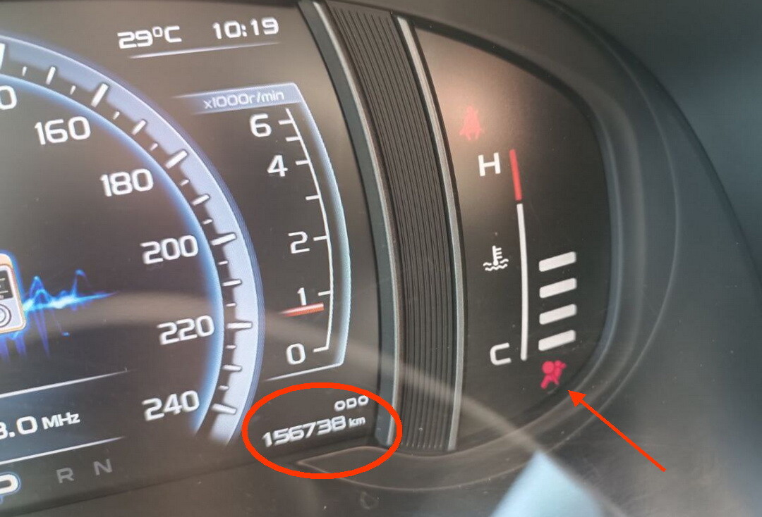 Белорус купил у дилера Geely Atlas с пробегом 156 тыс. км, а на деле оказалось почти 230 тысяч! Как так вышло?