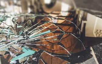 Авария в магазине в Гродно: зеркало упало на годовалого ребенка