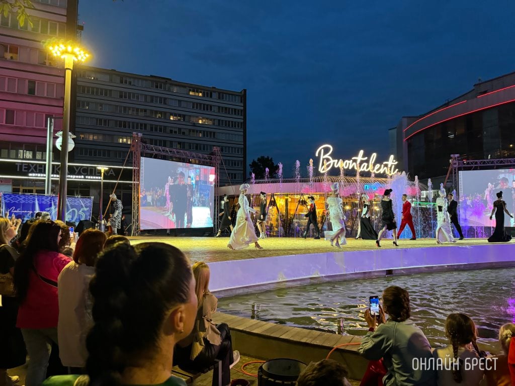 Фаер-шоу и фестиваль моды на улице Советской в Бресте