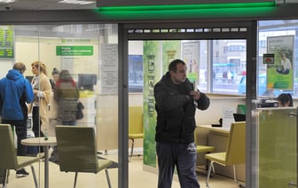 В Бресте сотрудники банка не дали женщине с «нестандартным поведением» перевести деньги