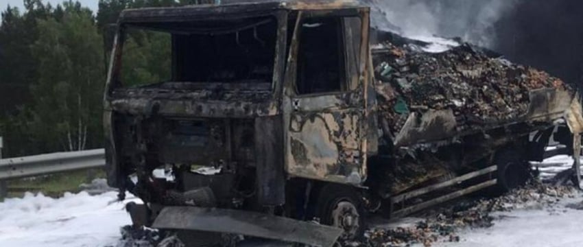 Грузовик загорелся на автодороге М1 в Березовском районе