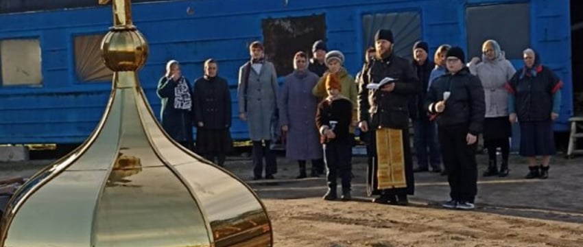Купол и крест установили на храме в деревне Тельмы-1 (Брестский район)