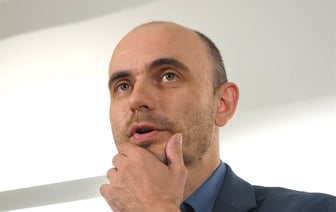 «Когда у человека появляется возможность для хорошего заработка, патриотизм оказывается вторичным»