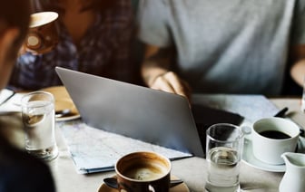 Мы вам не коворкинг: минская кофейня запретила посетителям сидеть в ноутбуках