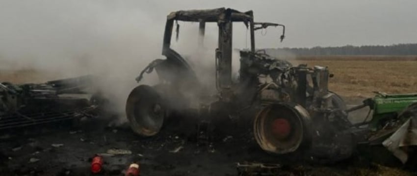 В Пружанском районе загорелся трактор