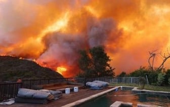 Лесные пожары перекинулись на дома голливудских звезд в Лос-Анджелесе