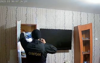Деньги, парфюм, диски для PlayStation: как силовики грабят беларусов во время обысков