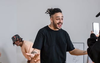 «Теперь я видел всё на этом свете» — В Солигорске сотрудники ГАИ станцевали прямо посреди улицы — Видео