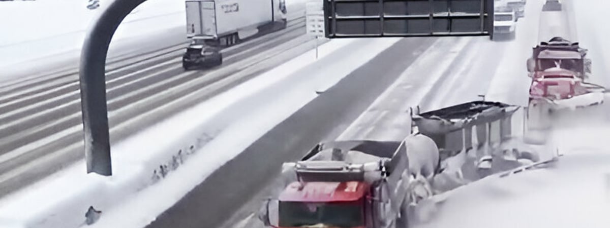 Скоростная уборка снега на трассе набрала 2 млн просмотров в TikTok — Видео