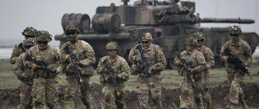 Слова Макрона о вводе войск были сигналом для России не делать глупости - Politico