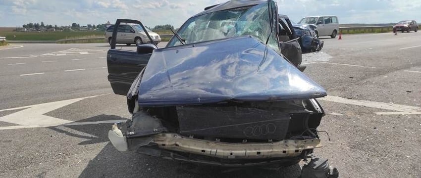 «На заднем сидении в легковушке вез 6 человек». Стали известны подробности жесткой аварии в Дзержинском районе, где пострадали 5 детей