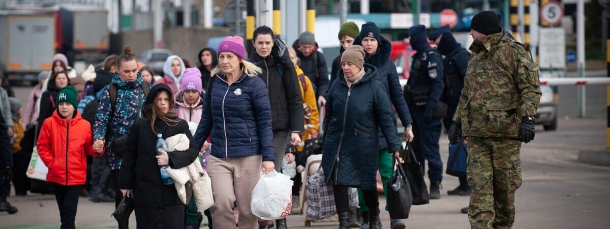 В Польше подсчитали, сколько украинские мигранты заплатили налогов и получили госпомощи. Какая цифра больше?