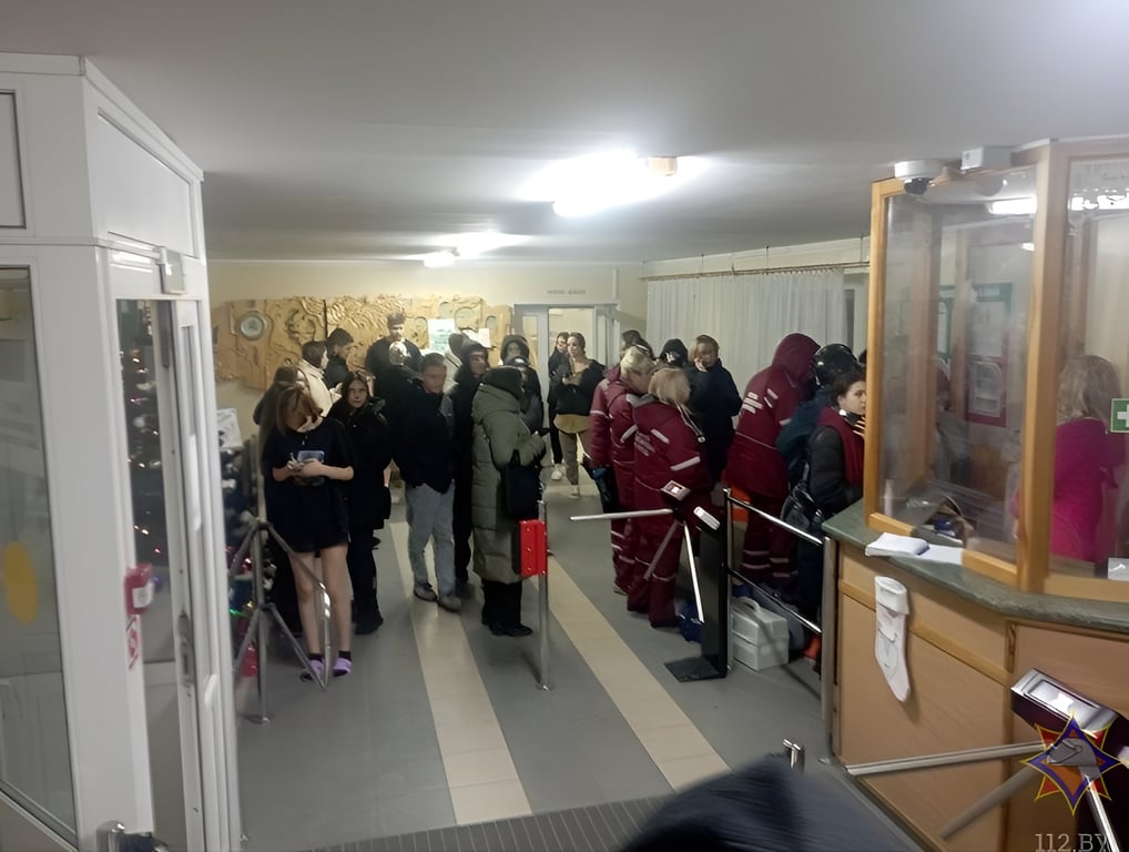 В Витебске горело общежитие колледжа, эвакуировано 78 человек. Фото МЧС