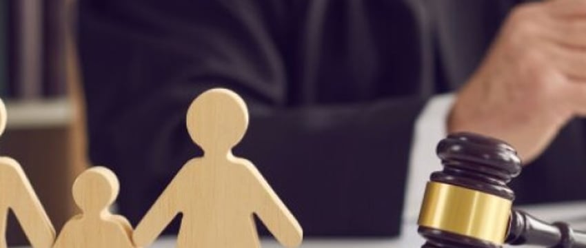 Белорус хотел лишить родительских прав экс-супругу. Что решил суд