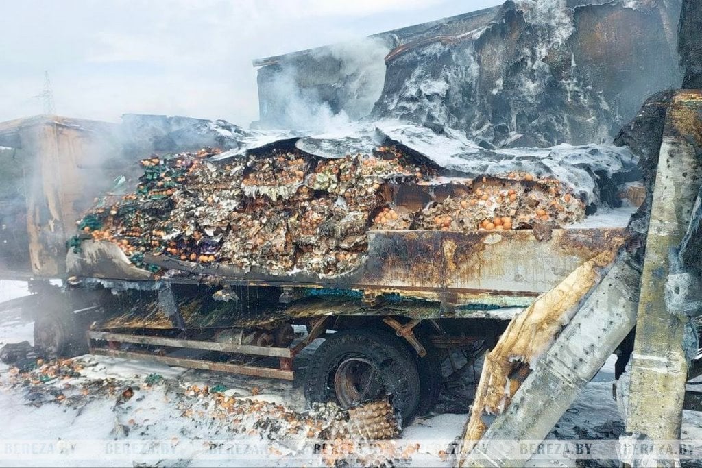 В Березовском районе на М1 сгорел грузовик. Подробности