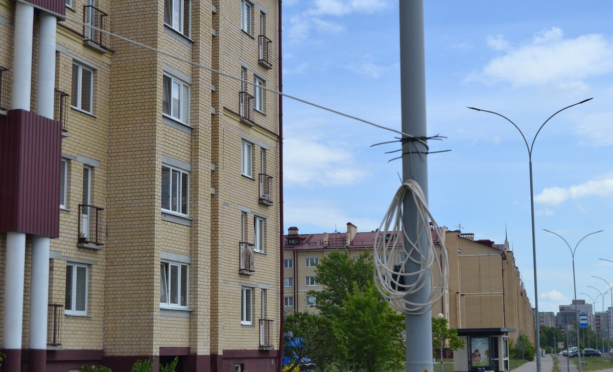 Житель Бреста организовал у дома самодельную «зарядную станцию» для электрокара