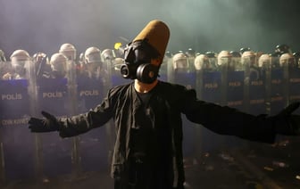 Полиция Турции арестовала 1400 протестующих. Что известно? — Видео