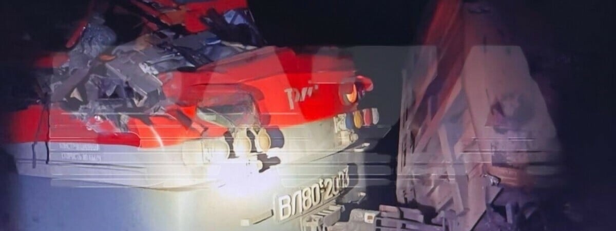 «Из-за вмешательства посторонних лиц» — В России пустили под откос 11 вагонов грузового поезда