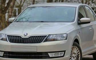 Владелица Skoda Rapid: «Сгнила крышка багажника!» Дилер: «Это не гарантийный случай». Чем закончился спор?