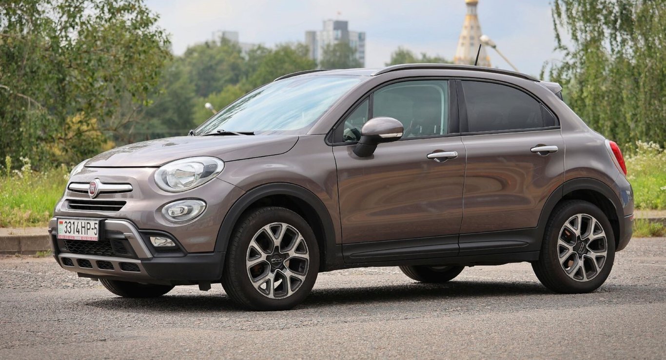 «Контрактный мотор из Владивостока — $600». Белорус пригнал Fiat 500X и четыре года не знает горя (почти)