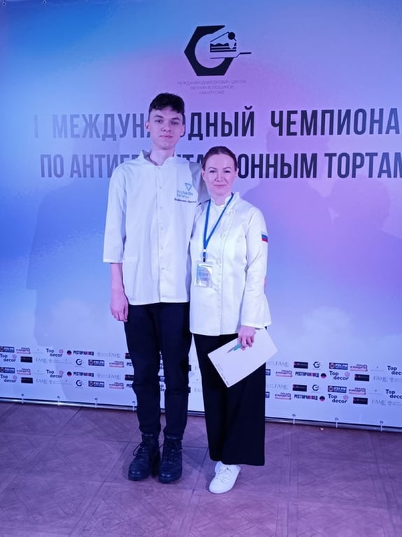 Антигравитационный торт барановичского кондитера высоко оценили в Москве