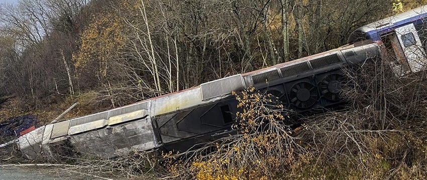 Пассажирский поезд сошел с рельсов в Норвегии