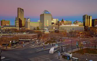 Более 150 легковушек и 60 автобусов ожидают въезда в Польшу из Беларуси