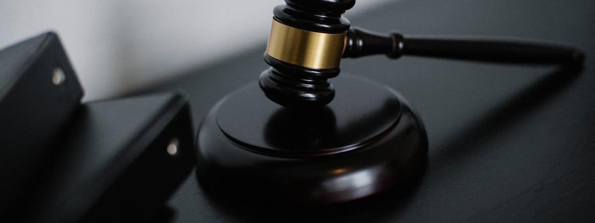 Суд санкционировал арест отстраненного от власти президента Южной Кореи